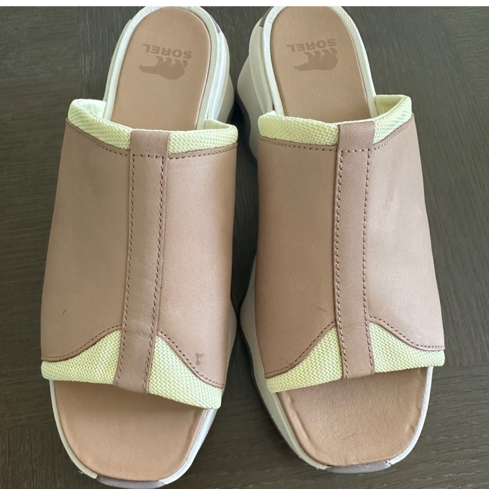 Sorel Women's Beige and Cream Mules